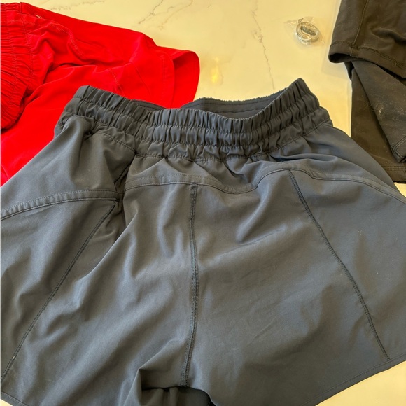 Lulu lemon track that 5 inch mid rise lined short - Picture 4 of 4